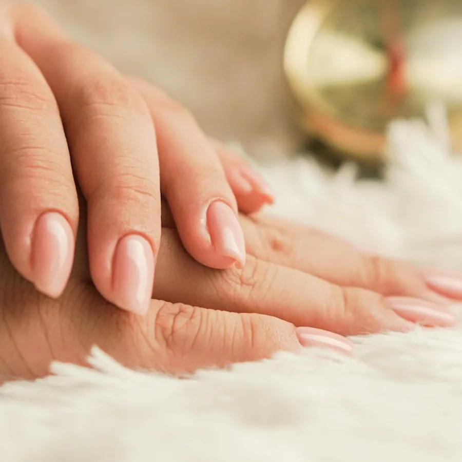 Naturnagel-Modellage bei AK Luxy Beauty